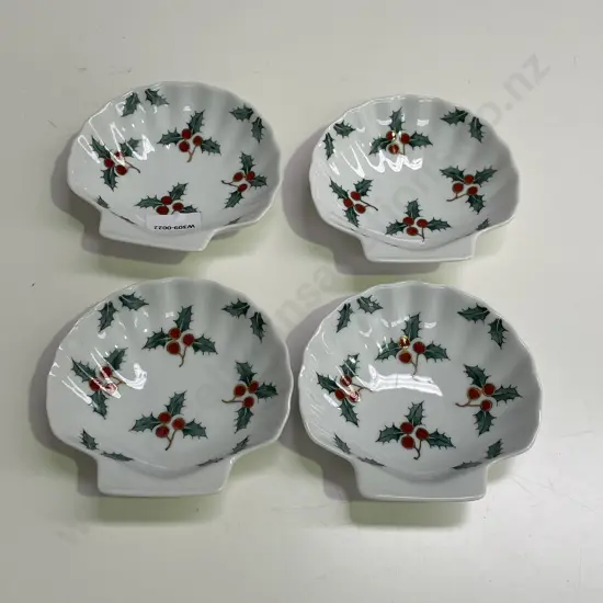 Four Chinese Scallop Shaped bowls with Christmas Holly decoration