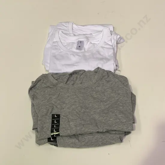 new clothes - Pair of Large Cotton T-Shirts Grey and White T-Shirts Med