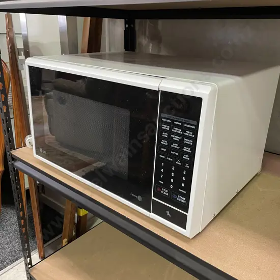 LG iwave 1-touch Microwave. Model MS3840SR