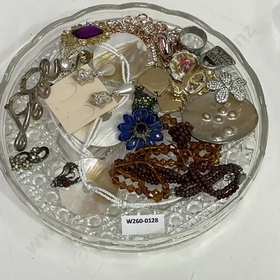 Assortment of Jewellery 