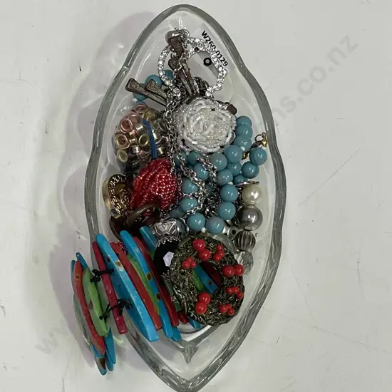 Assortment of Jewellery 