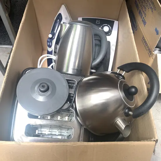 Assorted appliances incl Toaster, 2 x electric jugs, iron, heater