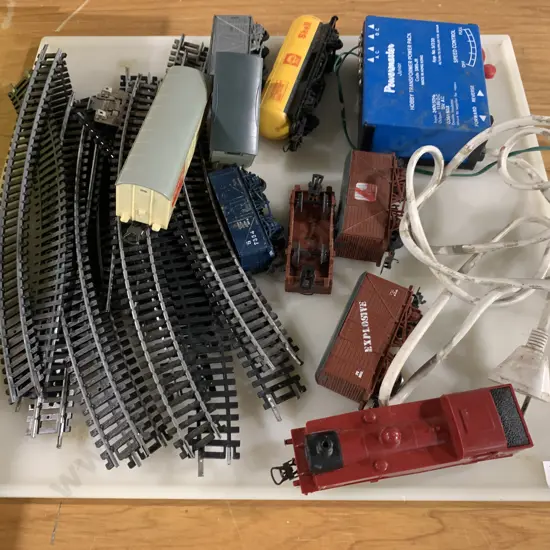 Lima 8920 Engine, 8 x Rolling Stock, Assorted Track & Powermaster Junior Hobby Transformer Power Pack