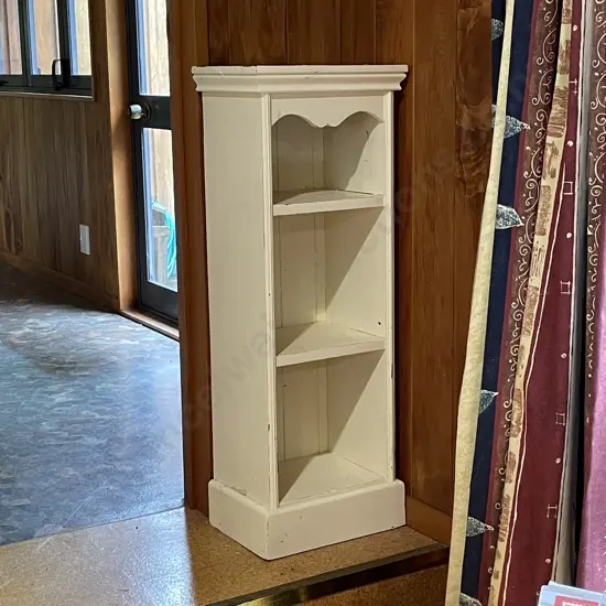 Cream painted solid wood 3 teir bookshelf. H94 W34 D24cm