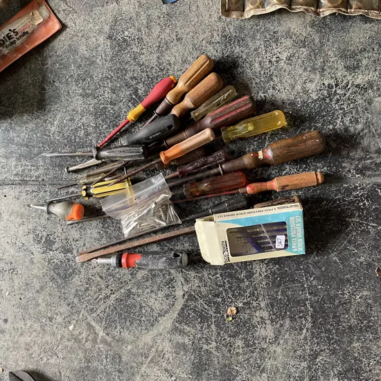 Lot of Vintage Screw Drivers