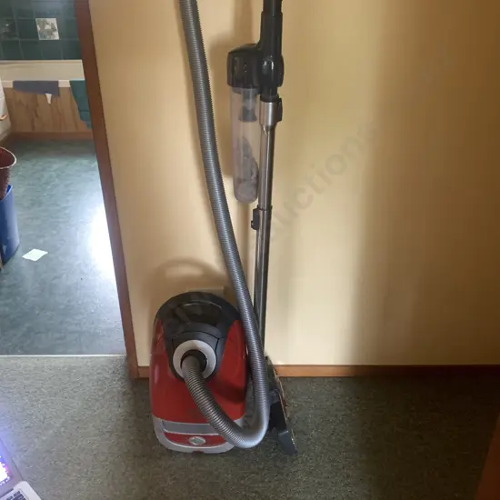 Miele Cat and Dog Vacuum Cleaner with additional Bags