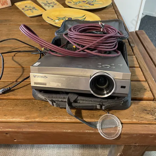 Panasonic LCD Projector PT-AE500E in Carry Case with Cords