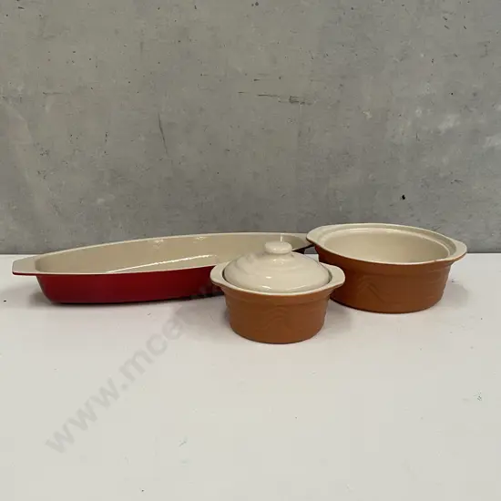 Enamelled Boat Shaped Oven Dish with two ovenware items