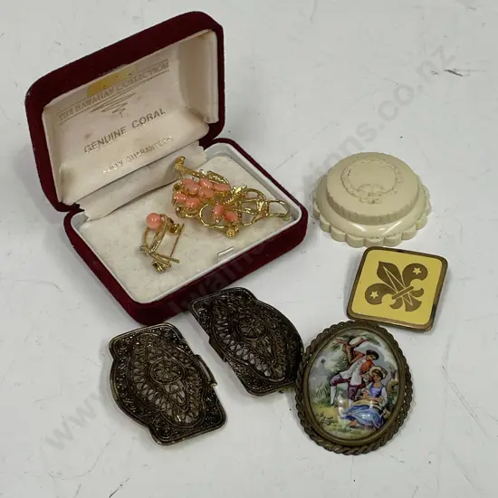 Assorted Vintage Jewellery including Limoges Brooch, Coral Brooches etc