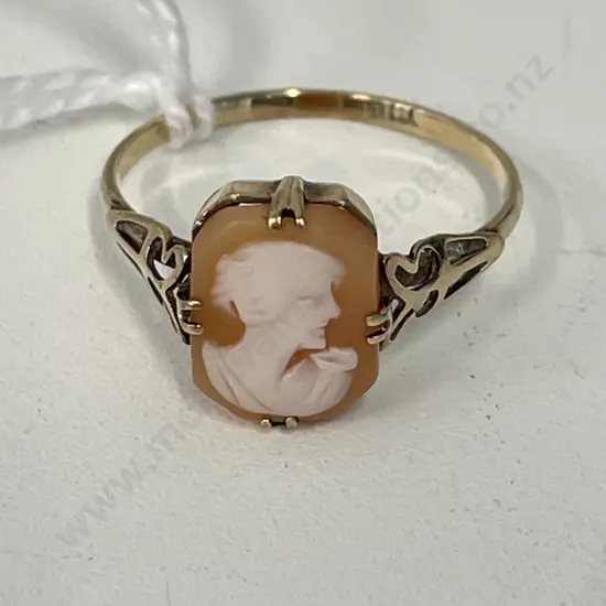 9ct gold Ring with Cameo setting