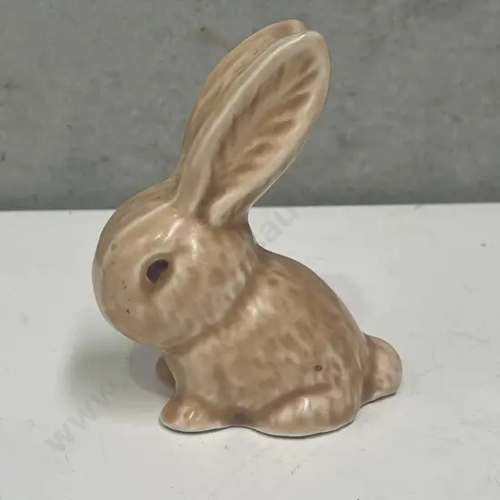 Vintage Sylvac Sand colour Glazed Bunny/Rabbit. Snub nosed. H10cm