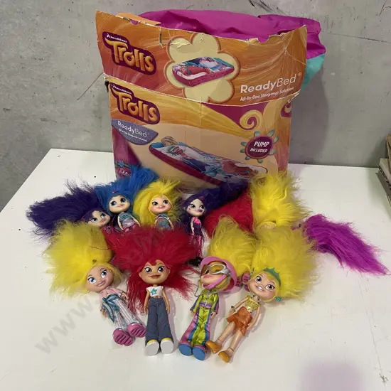 Trolls Ready Bed with assorted Trolls