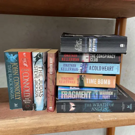 Selection of paperbacks by John Connolly, Clive Barker, Jonathan Kellerman etc