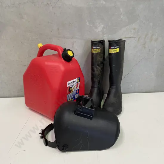 Skellerup Size 8 Mens Gumboots with welding Mask and 20L Fuel Container
