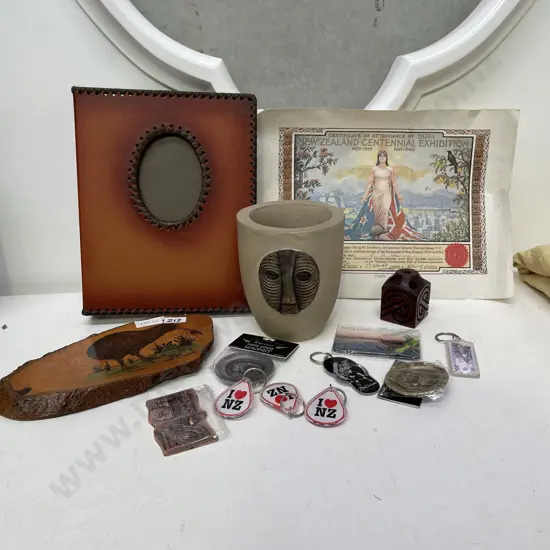 Assorted Kiwiana Collectables