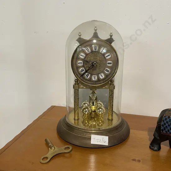 Quartz Dome Clock with key