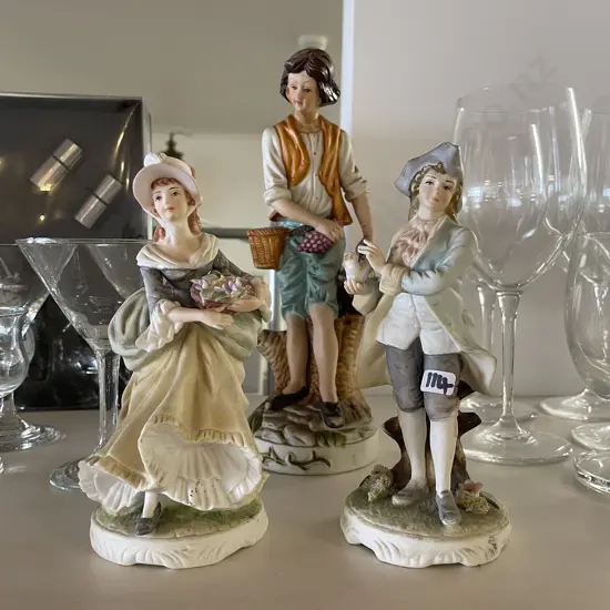 Gainsborough Figurines x 3 (1 finger af)
