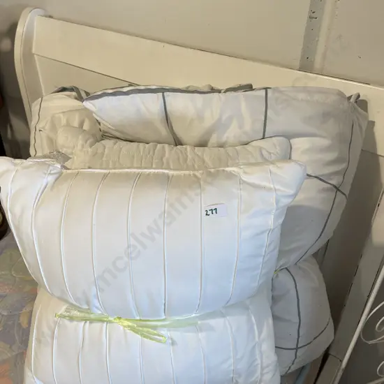 KIng Single Duvet with 2 Scatter cushions