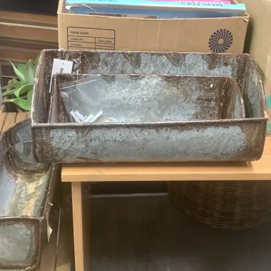 Set Of 2 Rustic Wall Hanging Planter, Item Number 5610